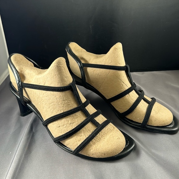 Fioni black strappy sandal with 3” heel size 9.5 W - Picture 2 of 6